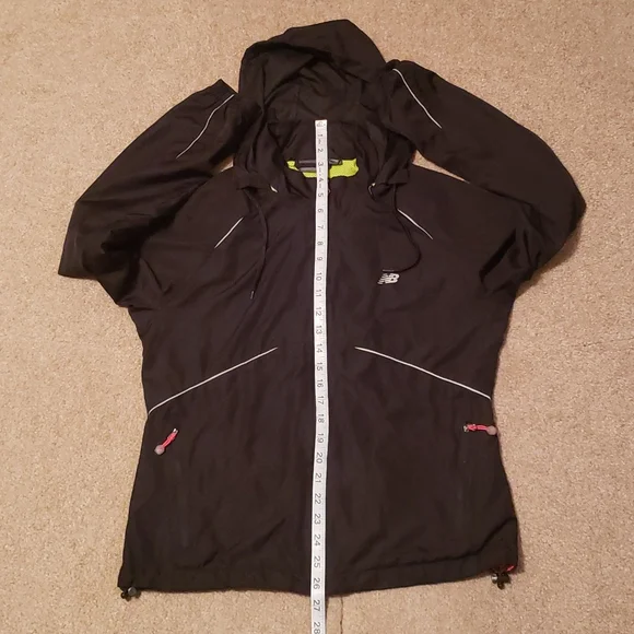 New Balance Women's Running Jacket - Picture 15 of 16